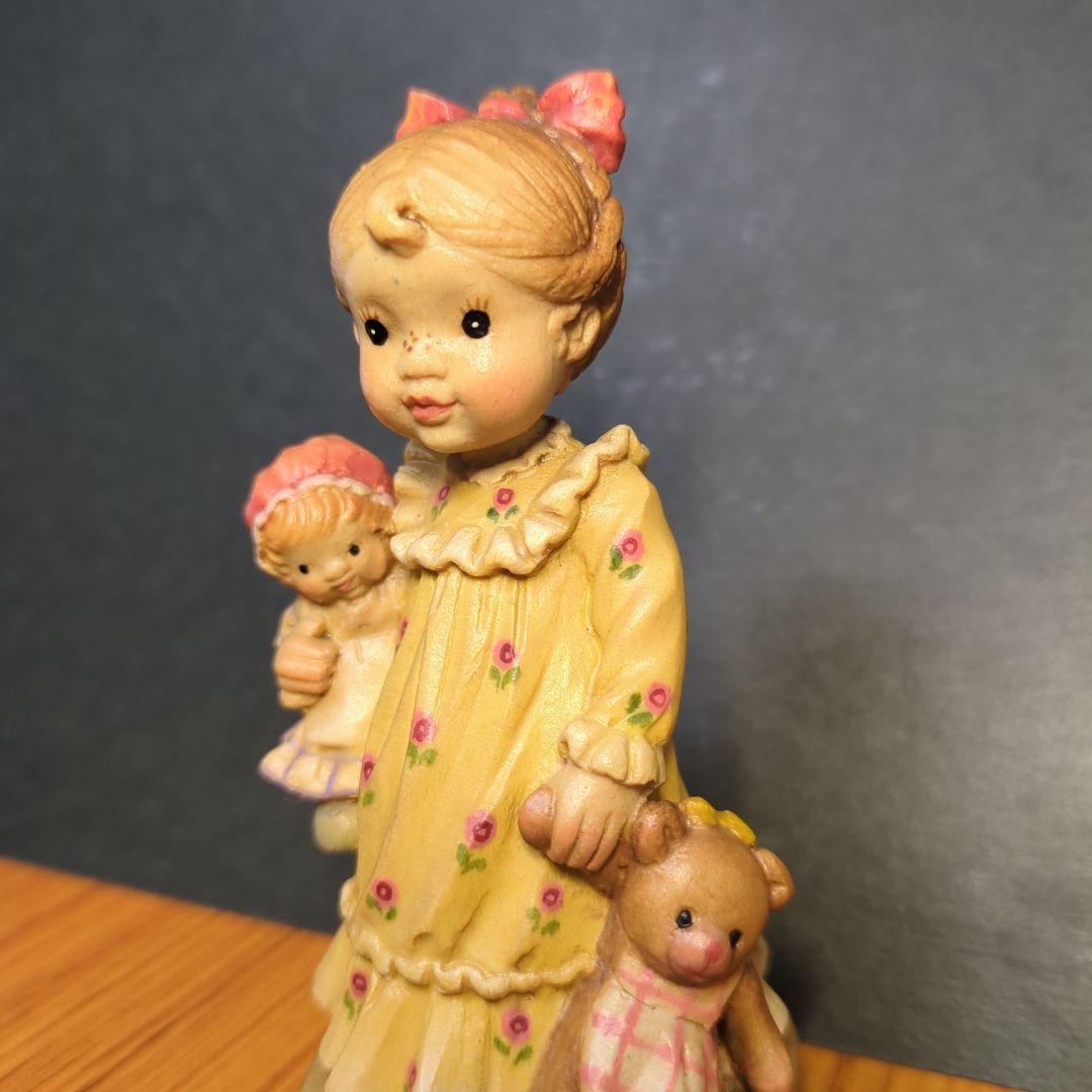 アンリ人形　木彫り人形　タイトル「Nightie Night」（おやすみなさい）