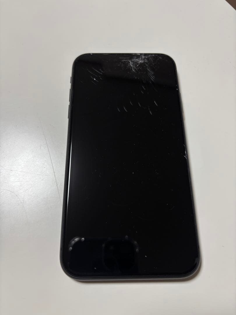 Apple iPhone 11 128GBブラック 画面ひび割れあり【ジャンク】