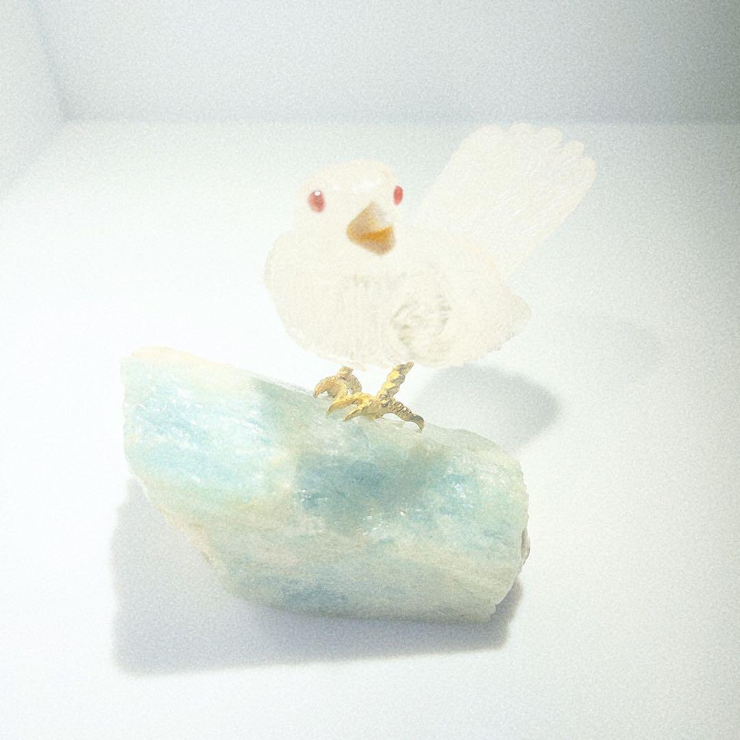 鳥の彫刻　水晶の鳥台アクアマリン NO25-2360