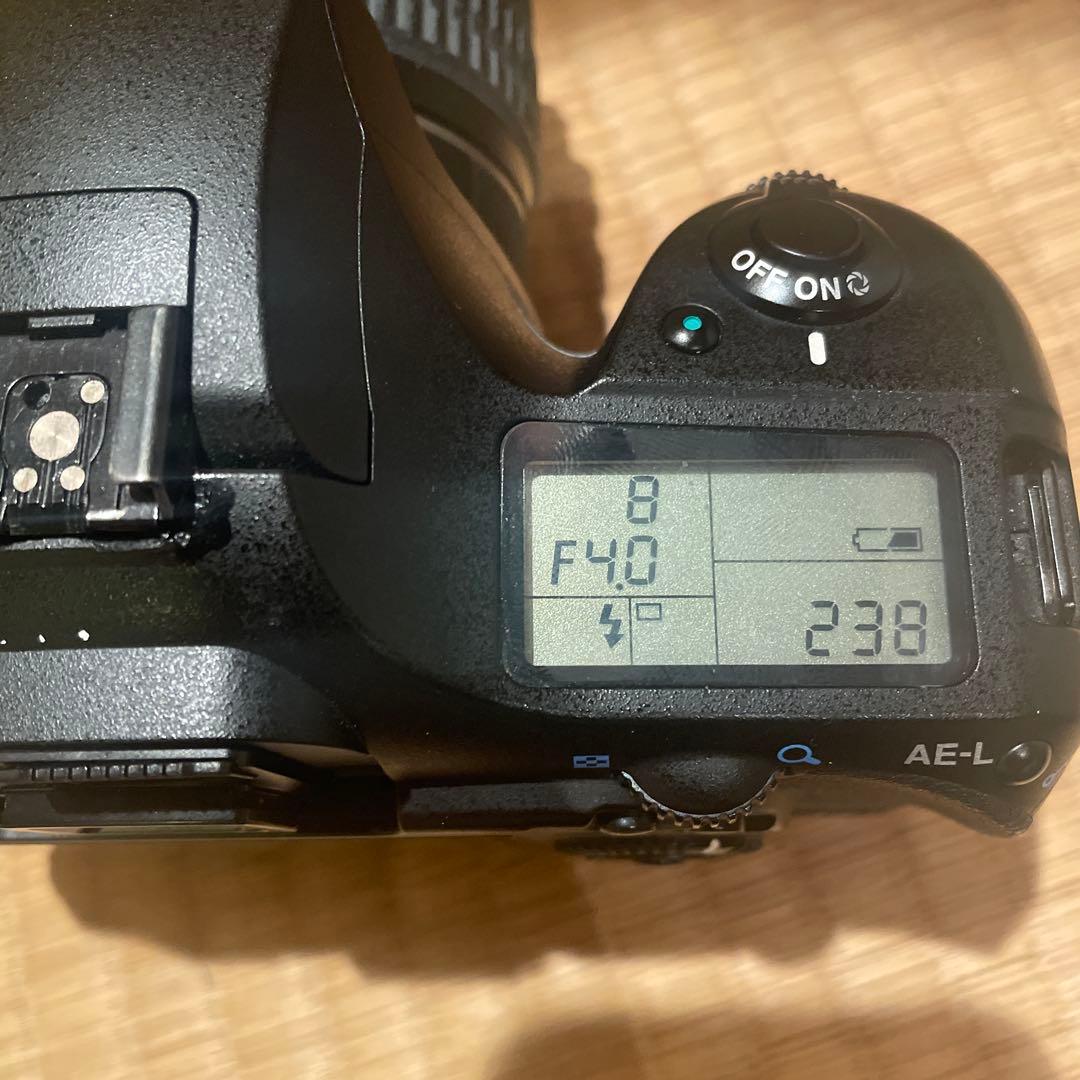 ペンタックス K20W 本体、レンズ1本、バッテリー1個のみ付属。