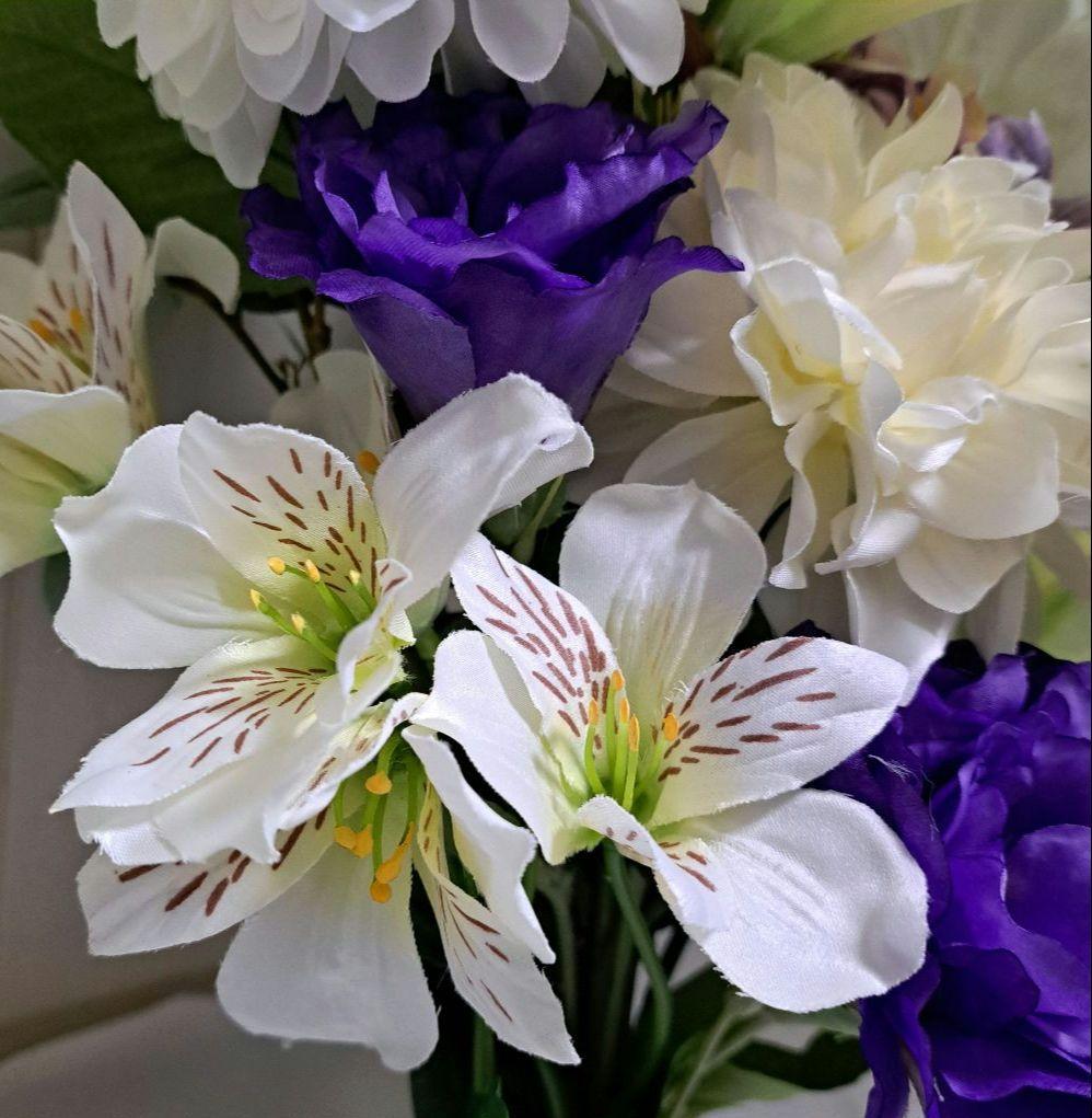 お墓用造花仏花　全長49cm. 一対　新品未使用リアル供花　仏壇前でもNo267