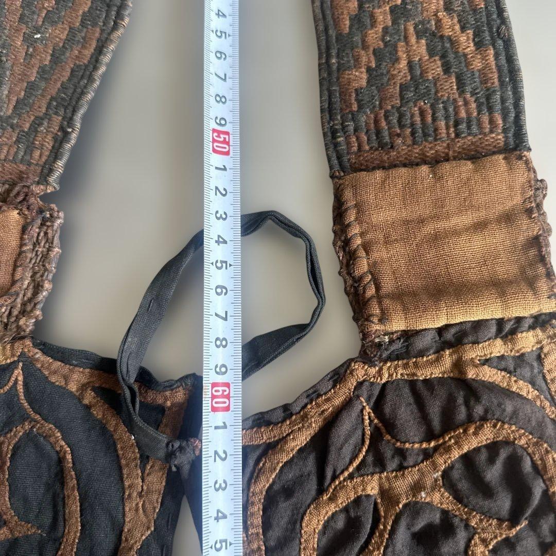 消防服と一緒に蔵から出てきたベルトのような物　伝統的な刺繍の布製ベルト