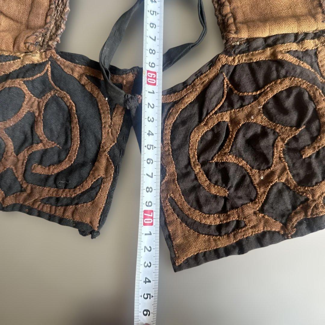 消防服と一緒に蔵から出てきたベルトのような物　伝統的な刺繍の布製ベルト