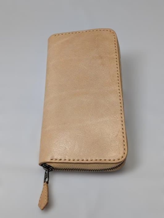 台形ラウンドファスナーウォレット サドルレザースタンダード【マット ナチュラル】