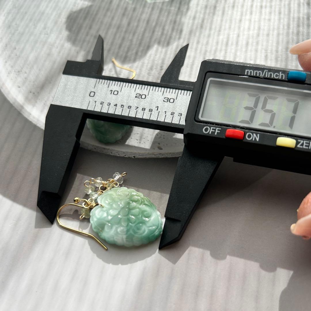 ヘミモルファイトのフィカスハートカービングピアス　ベリル添え　14kgf