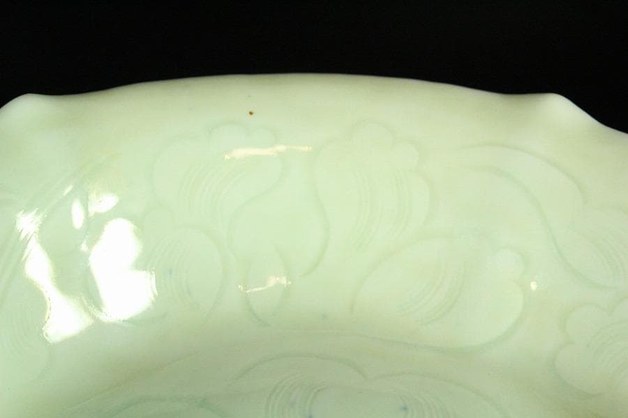中国美術 白磁 刻草花紋 盤 φ16cm 影青(K-XA682)