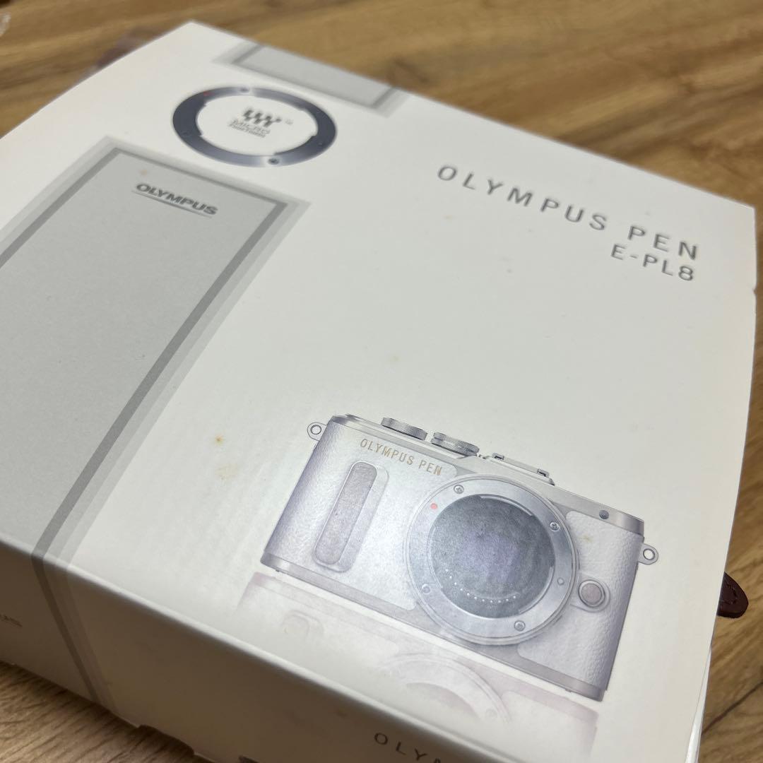 【最終価格！】OLYMPUS PEN E-PL8 ミラーレス カメラ　ケース付き