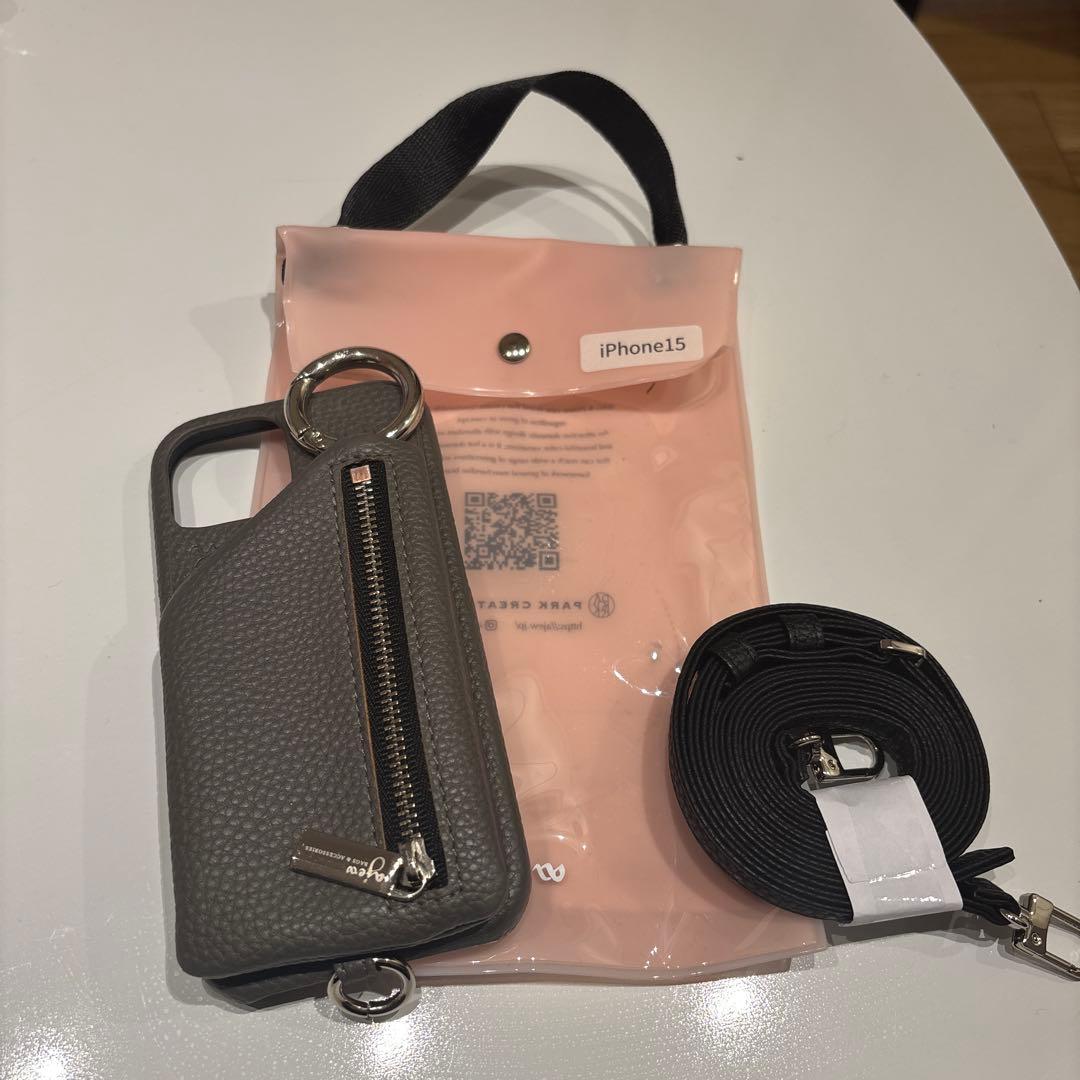 iPhone 15用ajew のスマホケースとストラップ