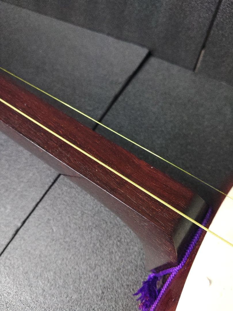 三味線　津軽三味線　紅木　綾杉胴　中棹　太棹　東さわり　【皮破れ、弦切れ】