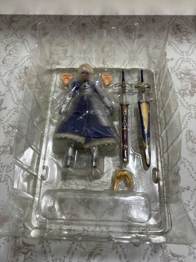 figma Fate/staynightセイバー甲冑Verフィギュア