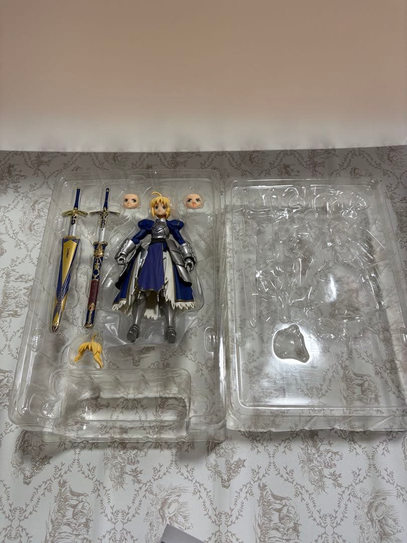 figma Fate/staynightセイバー甲冑Verフィギュア