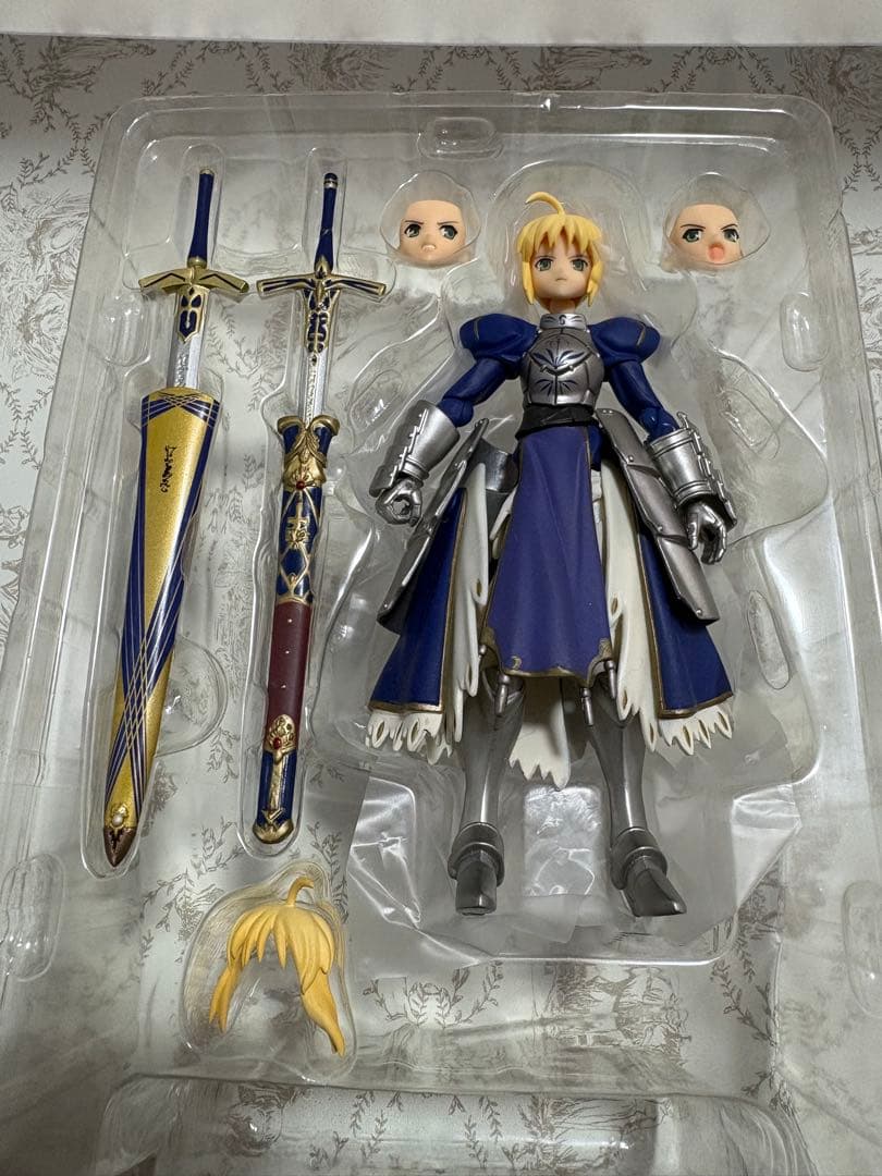 figma Fate/staynightセイバー甲冑Verフィギュア