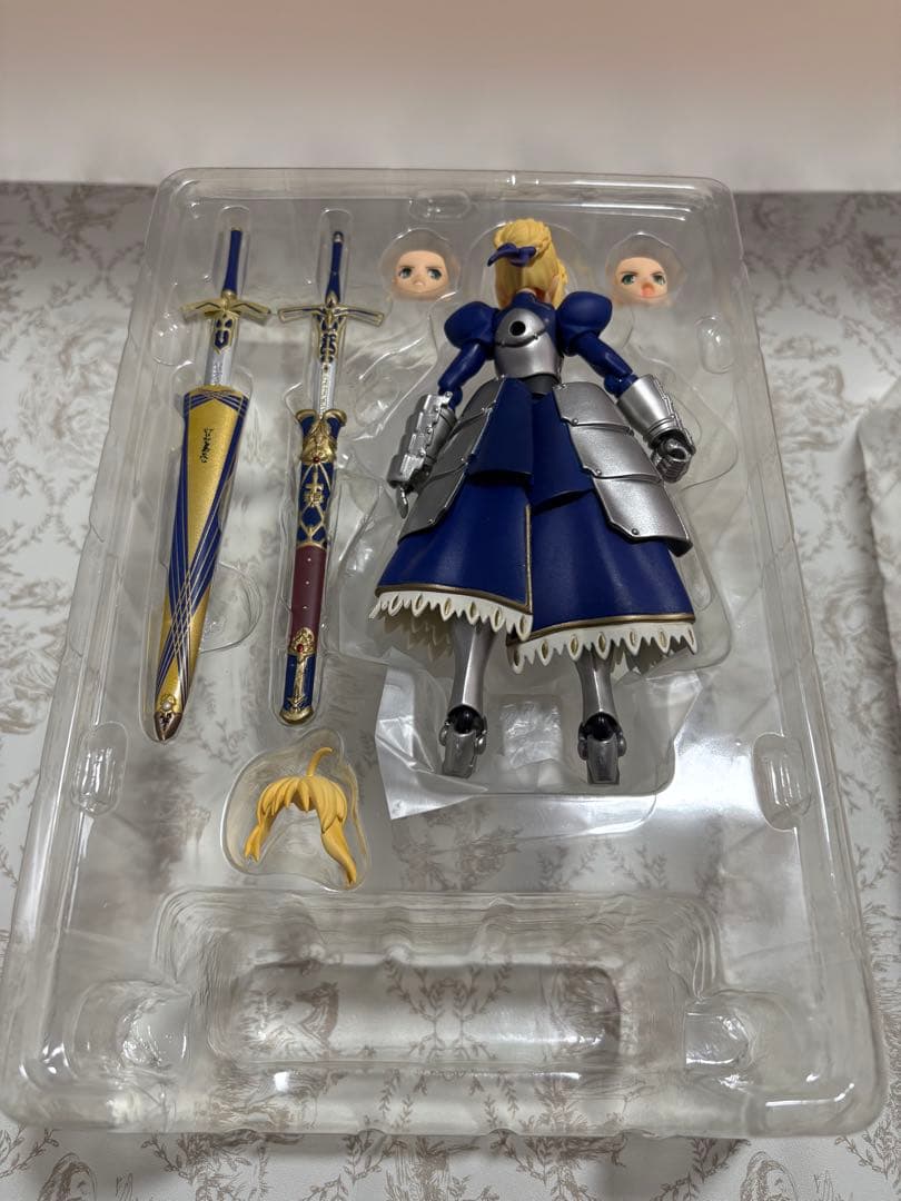 figma Fate/staynightセイバー甲冑Verフィギュア