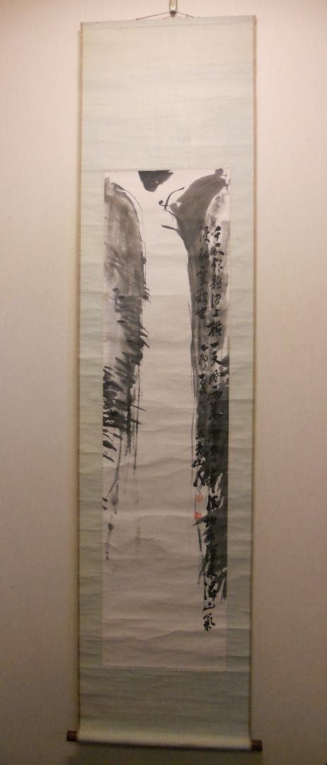 掛け軸 服部五老 『 瀧 』 画賛 紙本 希少 軸装 茶道具 掛軸 美品 です。