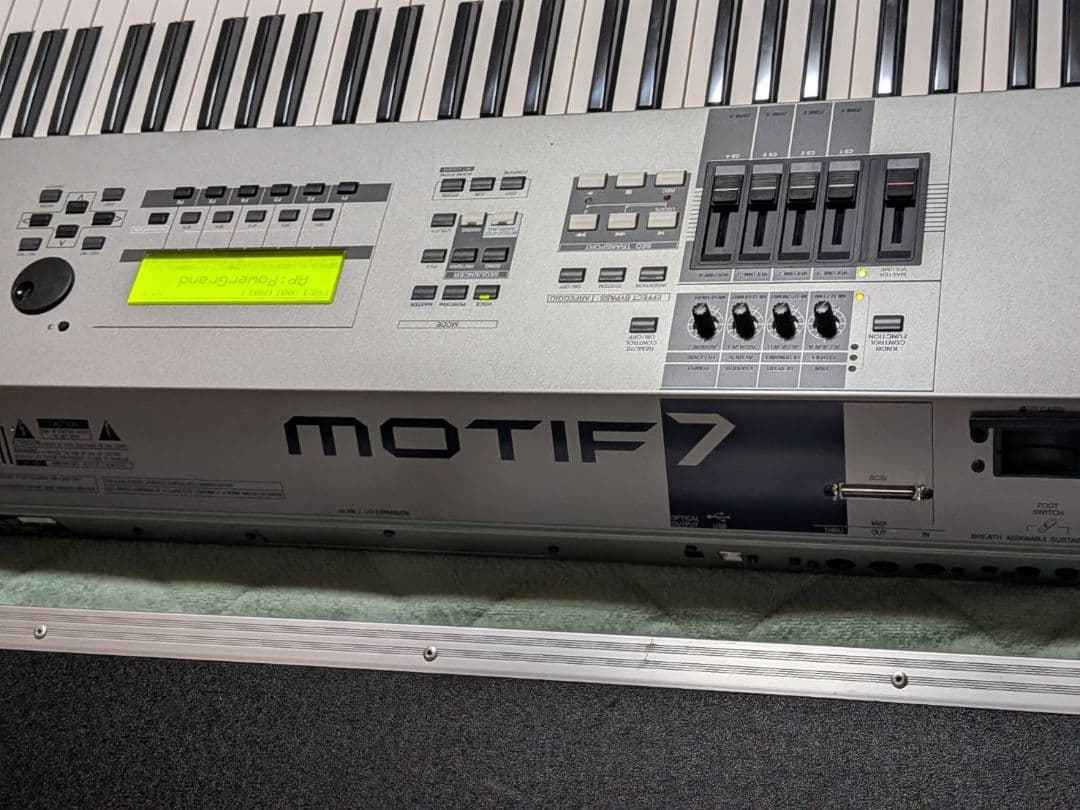 YAMAHA ヤマハ MOTIF7 シンセサイザー 76鍵 ハードケース付き
