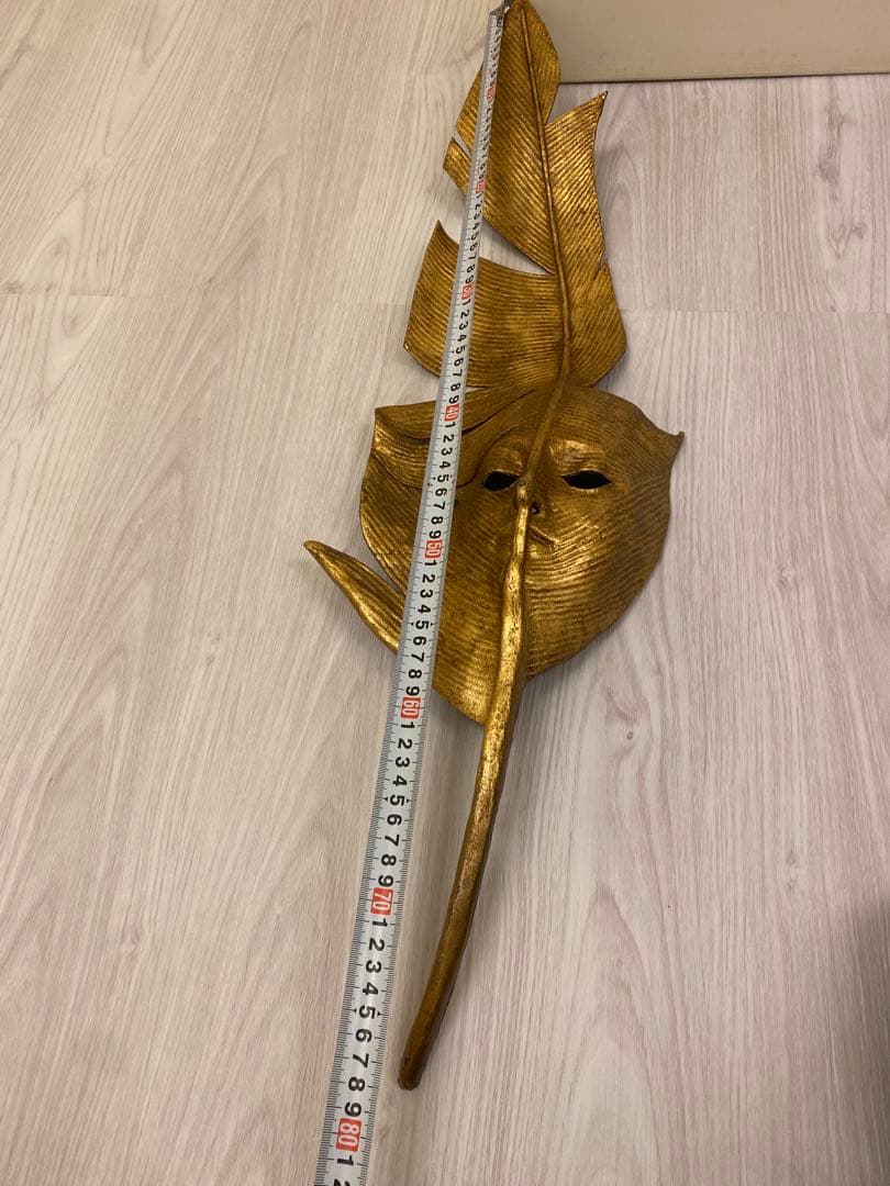ゴールド　かっこいお面みたいな壁掛けオブジェ