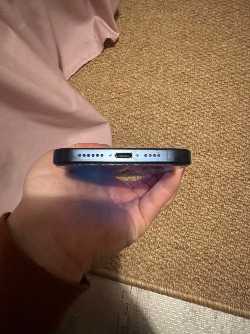 香月海外版 iPhone 15 Pro Max 1TB，バッテリーは96%