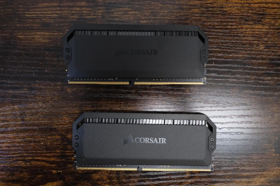 メモリー CORSAIR DOMINATOR 16GB DDR4 4000MHz
