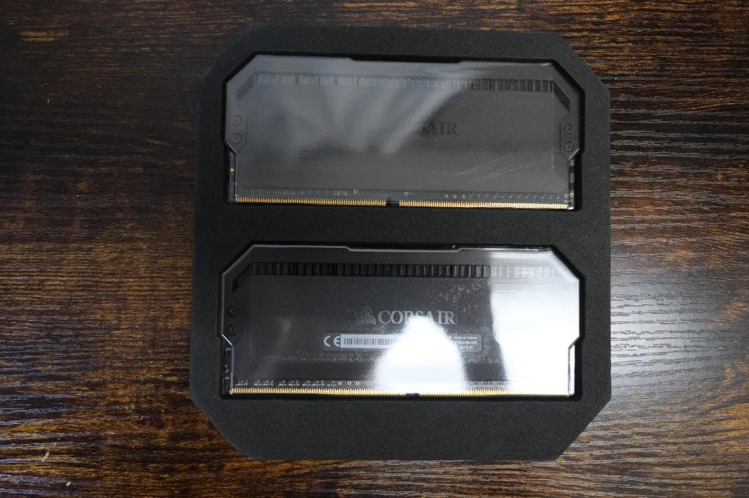 メモリー CORSAIR DOMINATOR 16GB DDR4 4000MHz