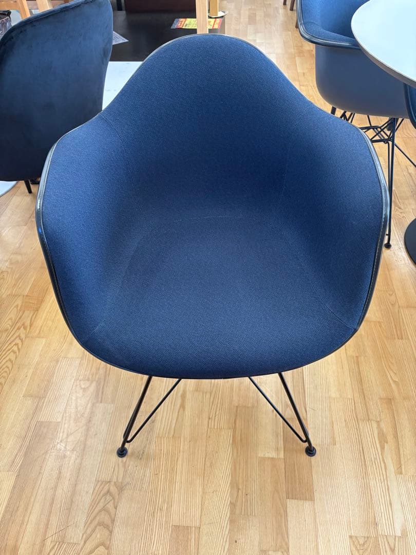 M076 Herman Miller ネイビーアームチェア 幅1200mm