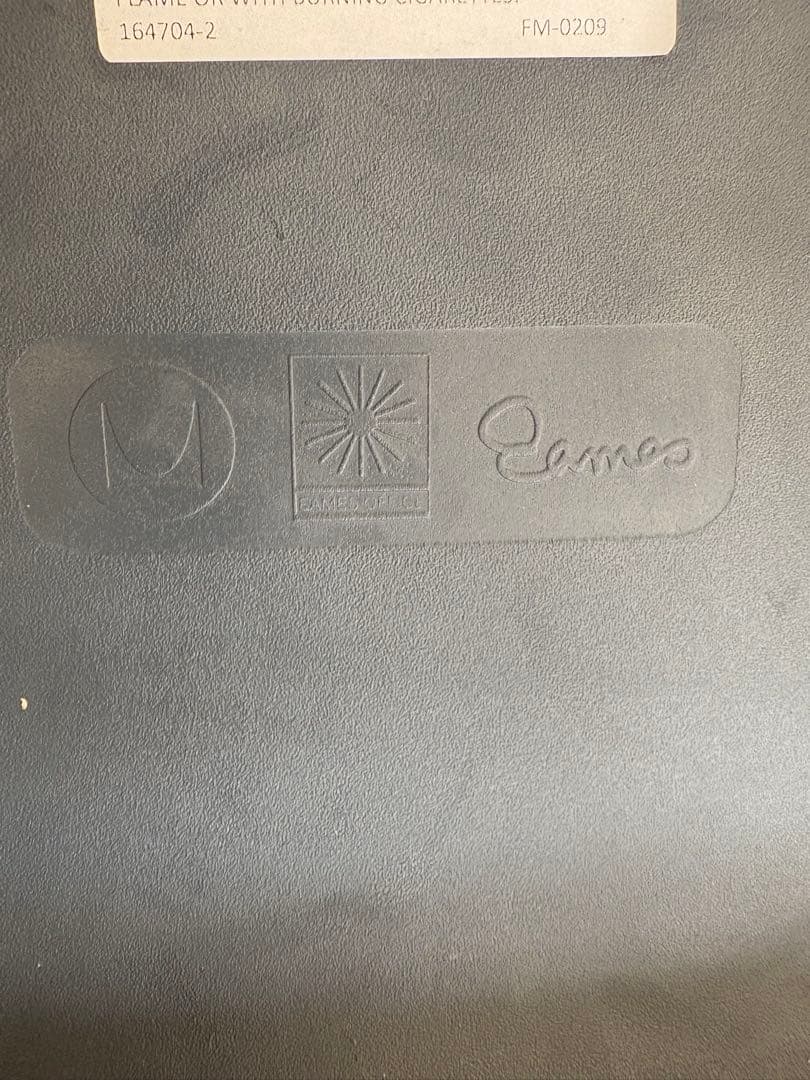 M076 Herman Miller ネイビーアームチェア 幅1200mm