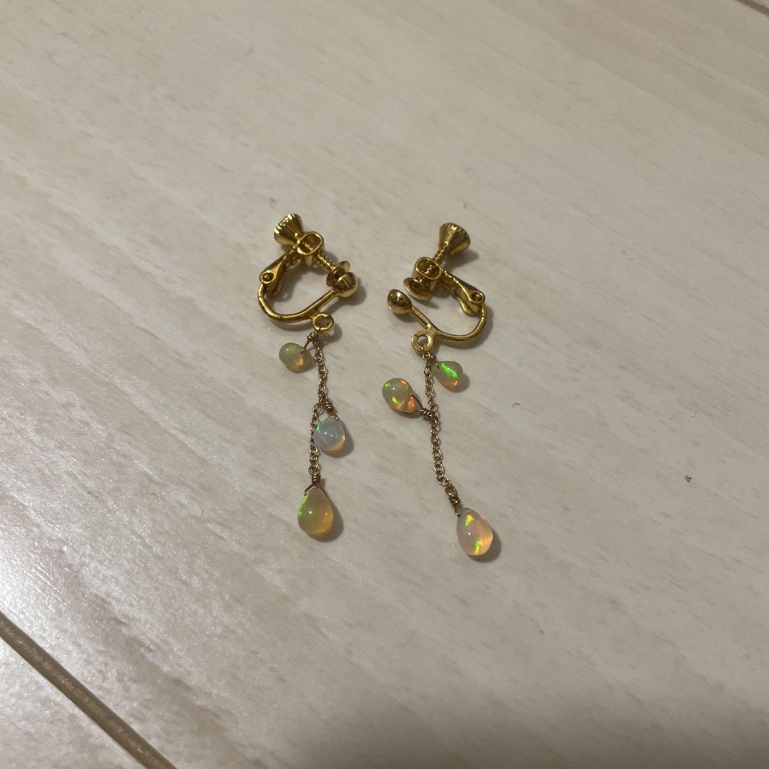 エチオピア産オパールの3粒イヤリング