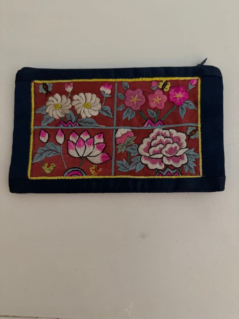 韓国手刺繍ポーチ