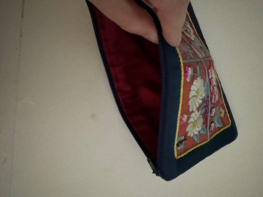 韓国手刺繍ポーチ