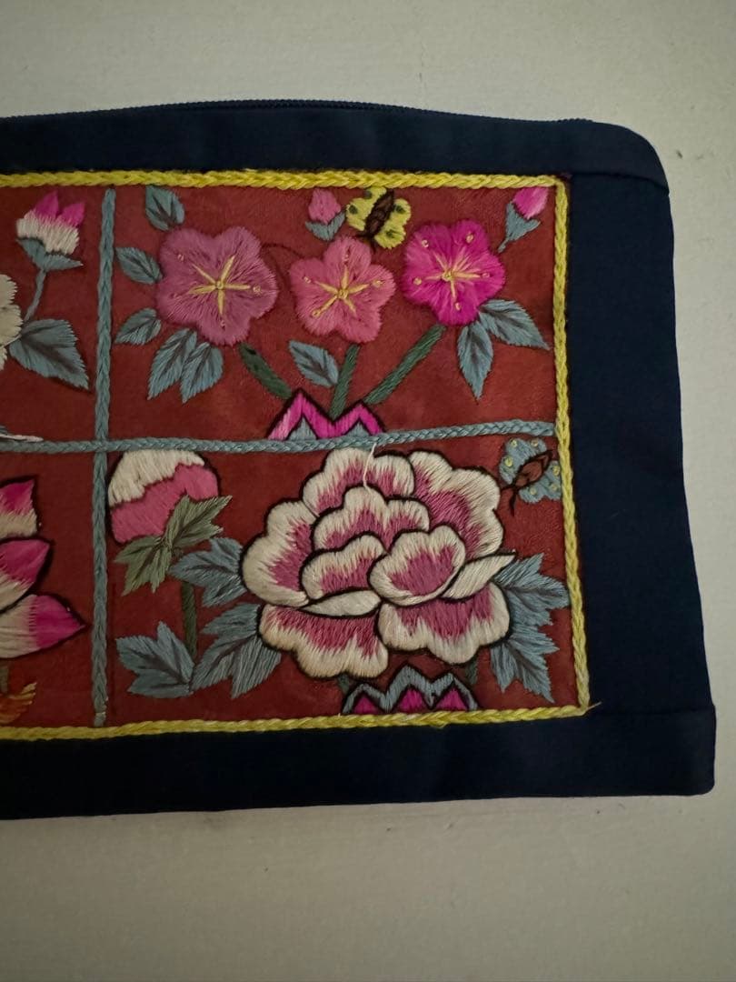 韓国手刺繍ポーチ