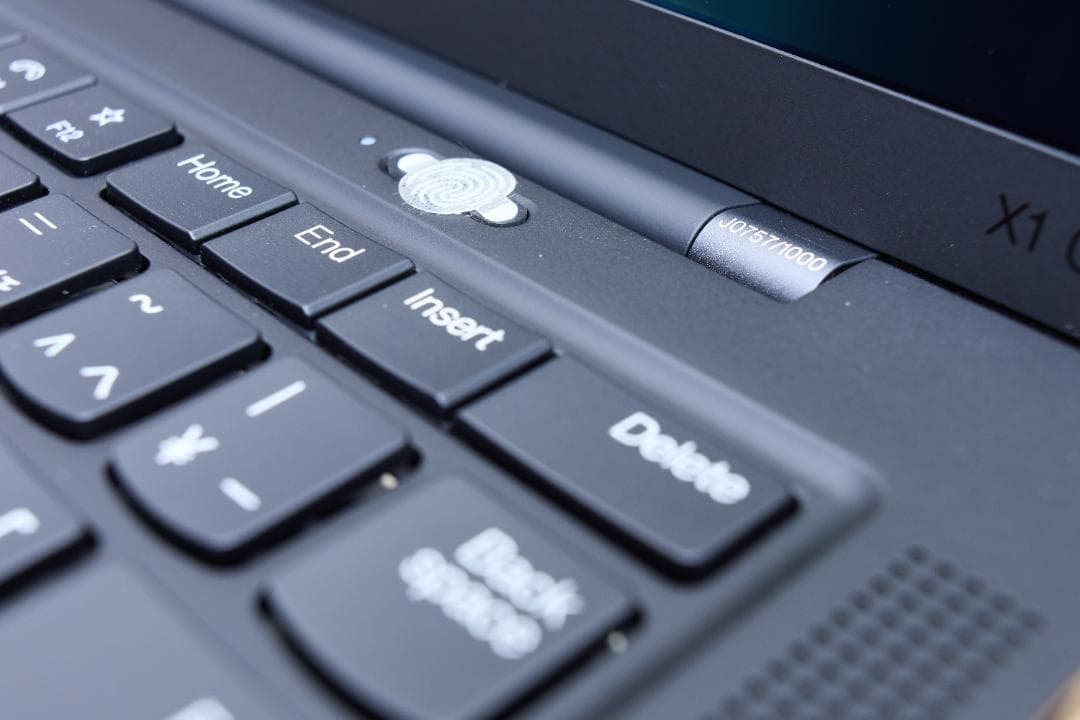 【美品】ThinkPad X1 Carbon Gen 10 30周年記念限定版
