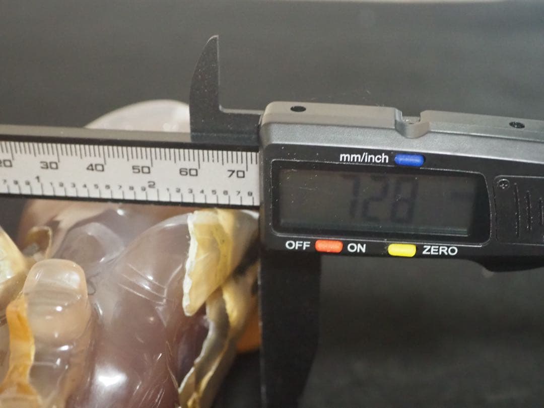 瑪瑙とアゲート製の象の彫刻