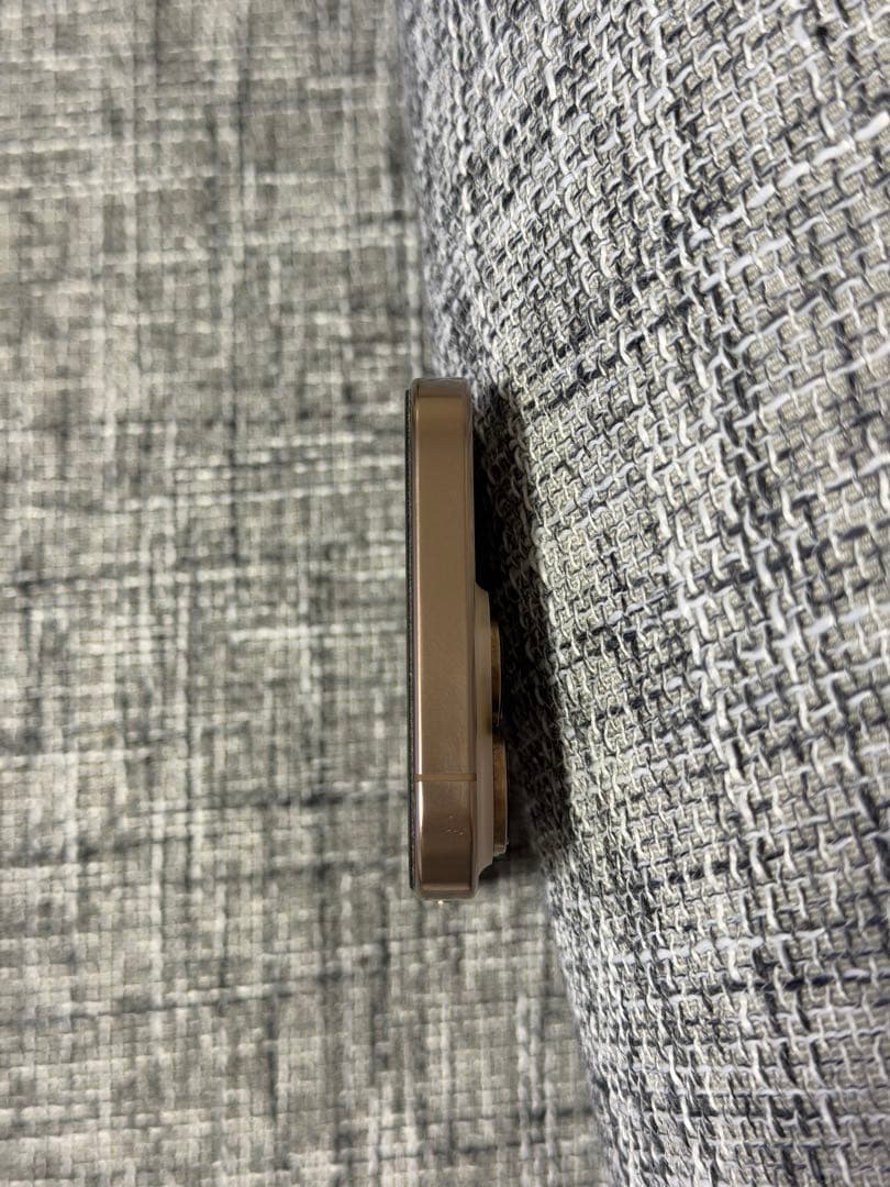 ゆ*こ様 iPhone 16 Pro デザートチタニウム　128GB