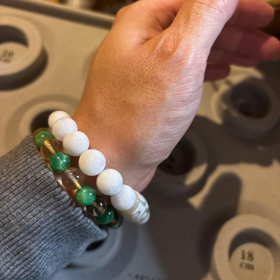 なんじゃこりゃー！こりゃなんじゃこりゃ級！老玉髄九眼天珠！ホワイトジェード！