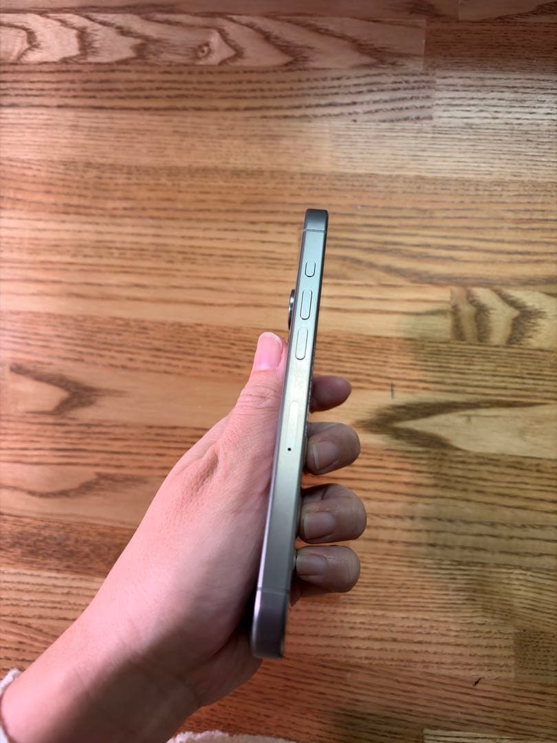 iPhone 15Pro 128GB ナチュラルチタニウム 新品保護フィルム付き