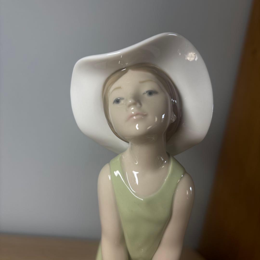 エレガントな女性像 陶器製 緑色
