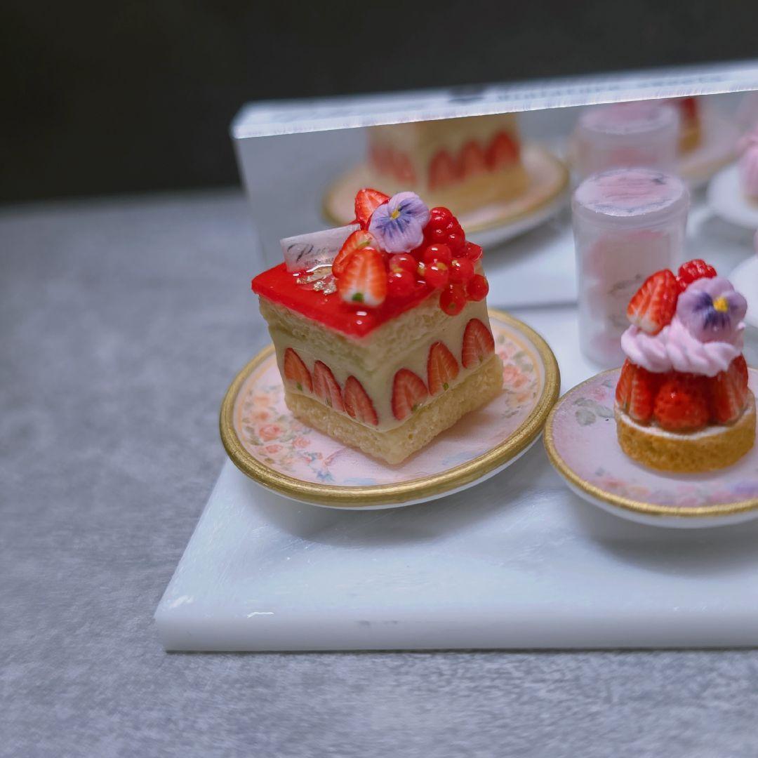 【 苺とビオラのスイーツセット 】ミニチュアスイーツ