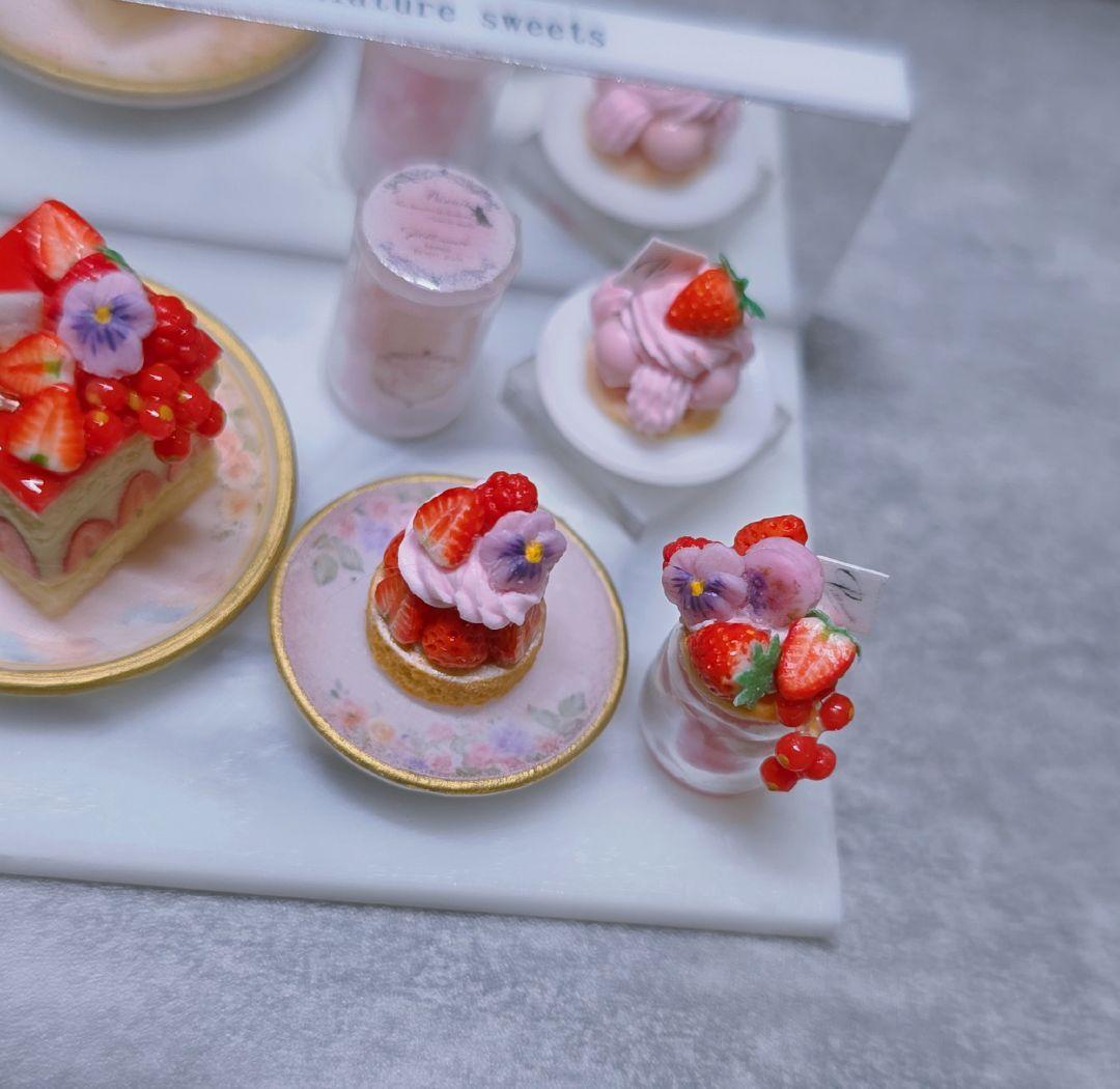 【 苺とビオラのスイーツセット 】ミニチュアスイーツ