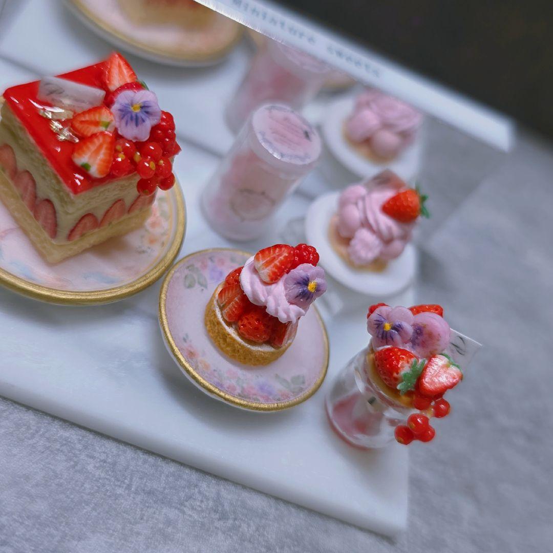【 苺とビオラのスイーツセット 】ミニチュアスイーツ