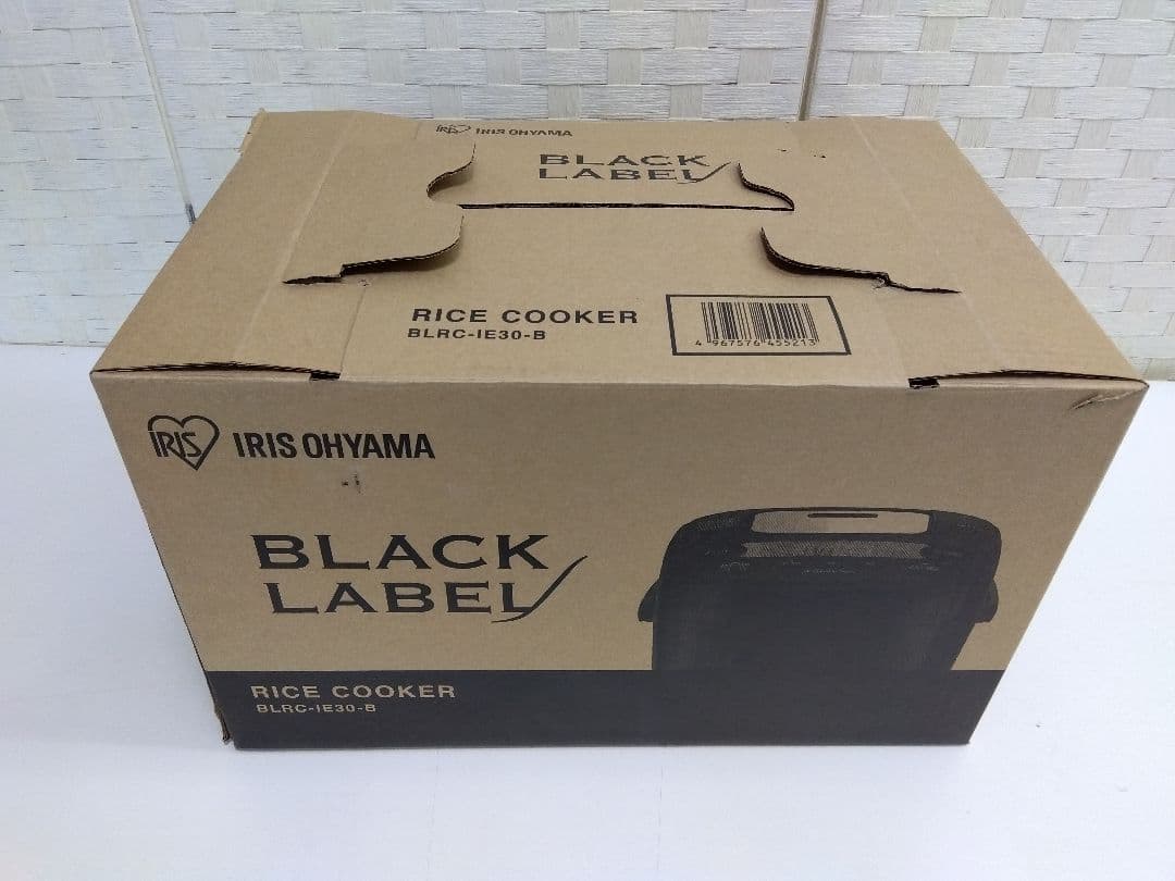 未使用 アイリスオーヤマ IH炊飯器 BLRC-IE30-B 3合 ブラック