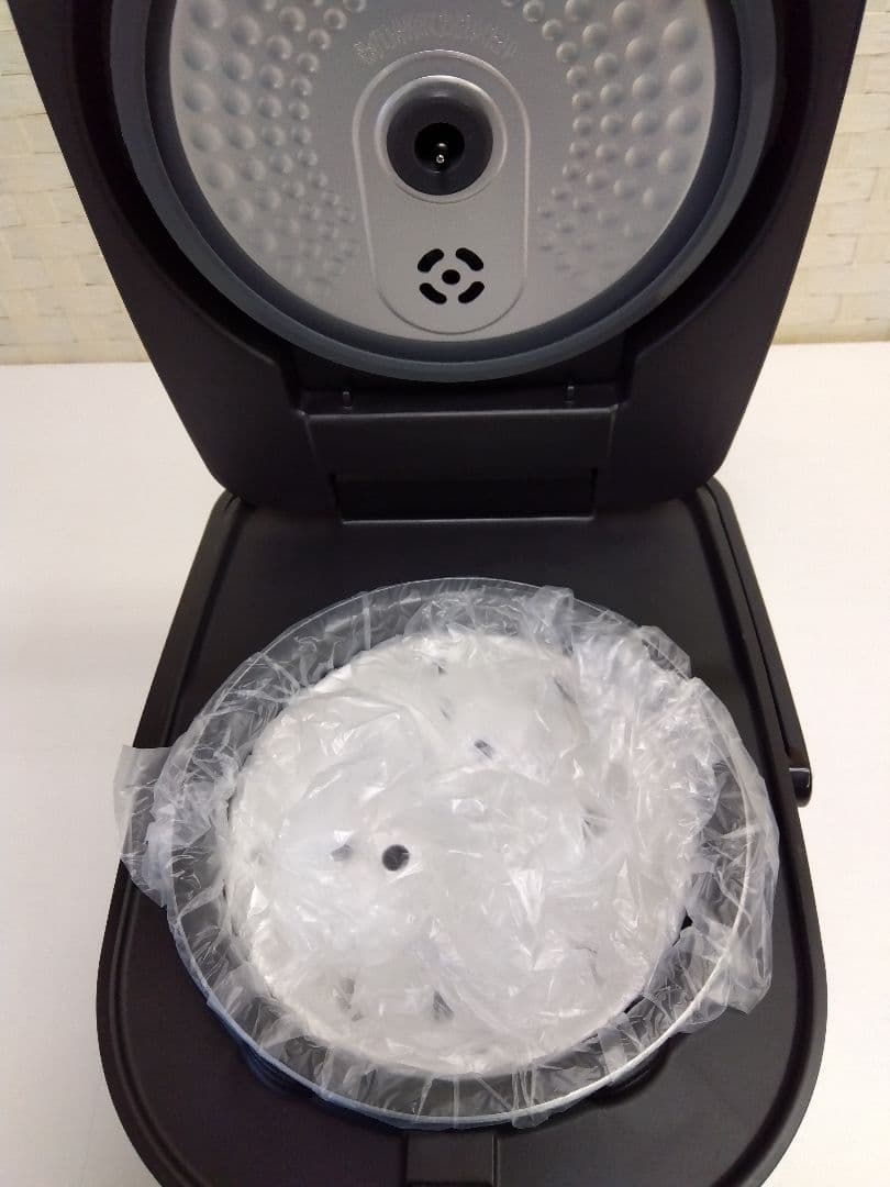 未使用 アイリスオーヤマ IH炊飯器 BLRC-IE30-B 3合 ブラック