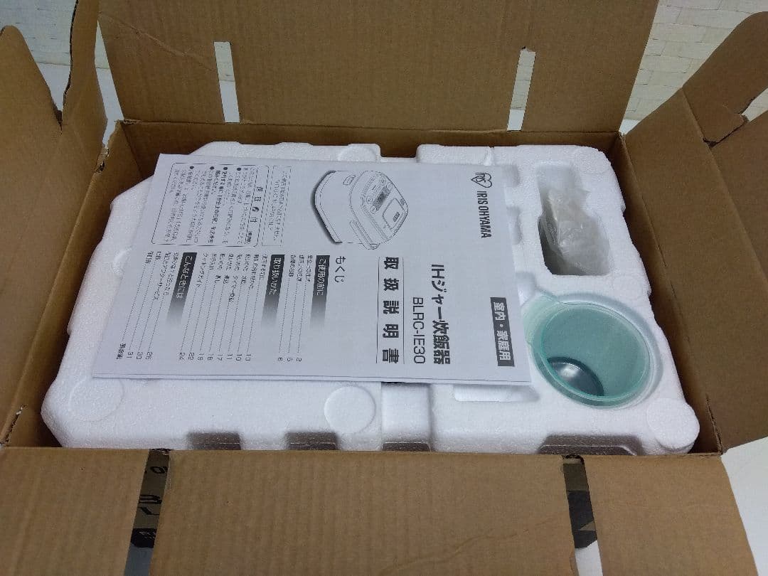 未使用 アイリスオーヤマ IH炊飯器 BLRC-IE30-B 3合 ブラック
