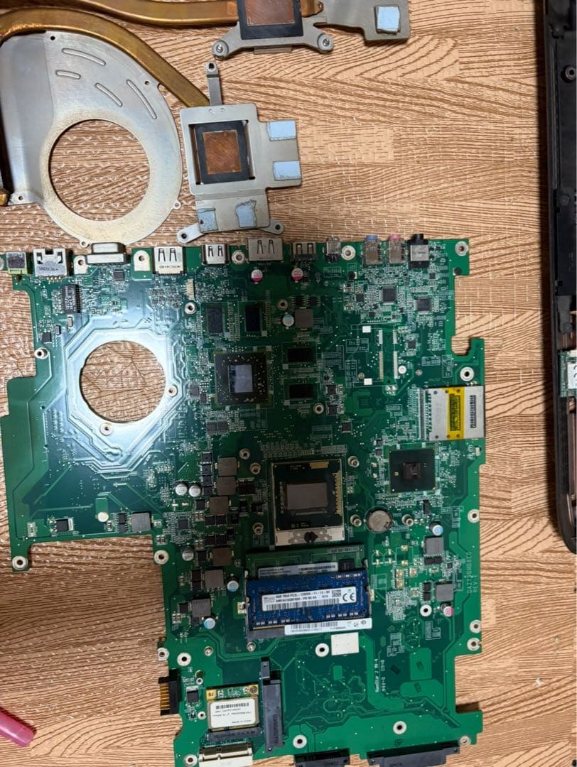 AcerノートPC/i7/8G/SSD240/ブルーレイ/Office2021