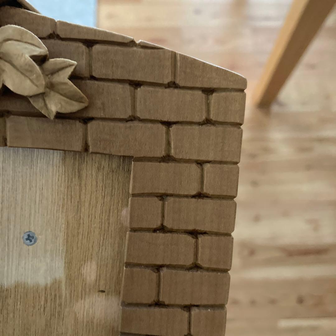 木彫り　額　フレーム　猫　ねこ　レンガ