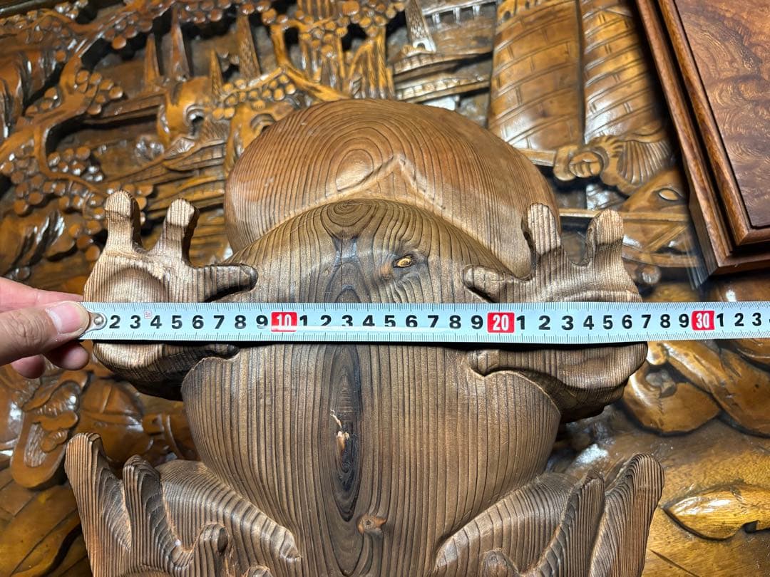 縁起物　木製　特大　カエル彫刻 波状模様　一刀彫　台座あり　箱無　蝦蟇　無事帰る