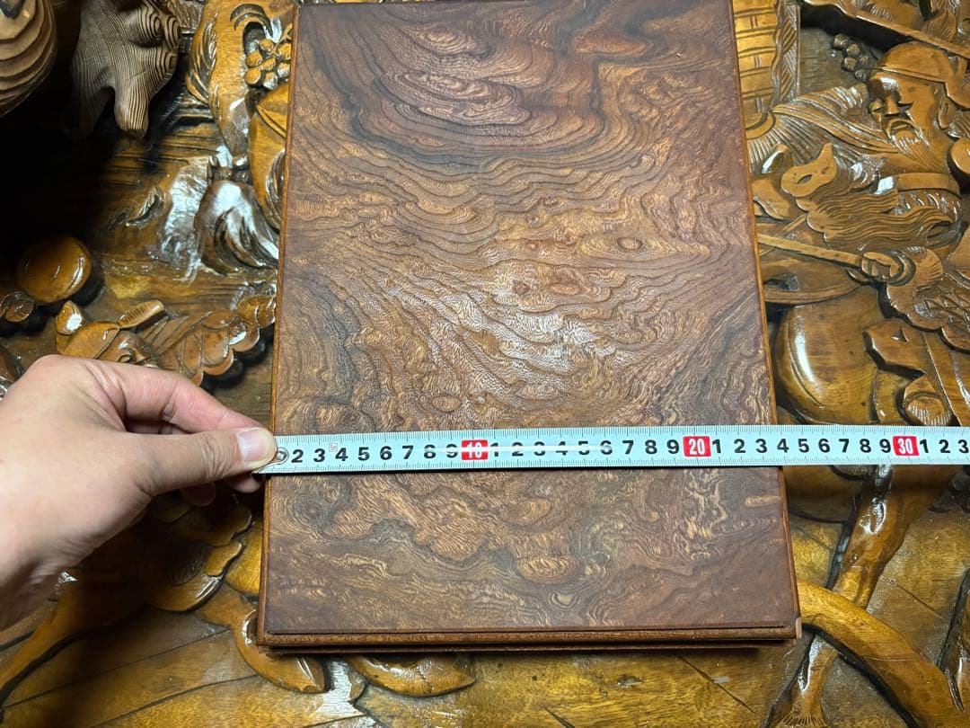 縁起物　木製　特大　カエル彫刻 波状模様　一刀彫　台座あり　箱無　蝦蟇　無事帰る