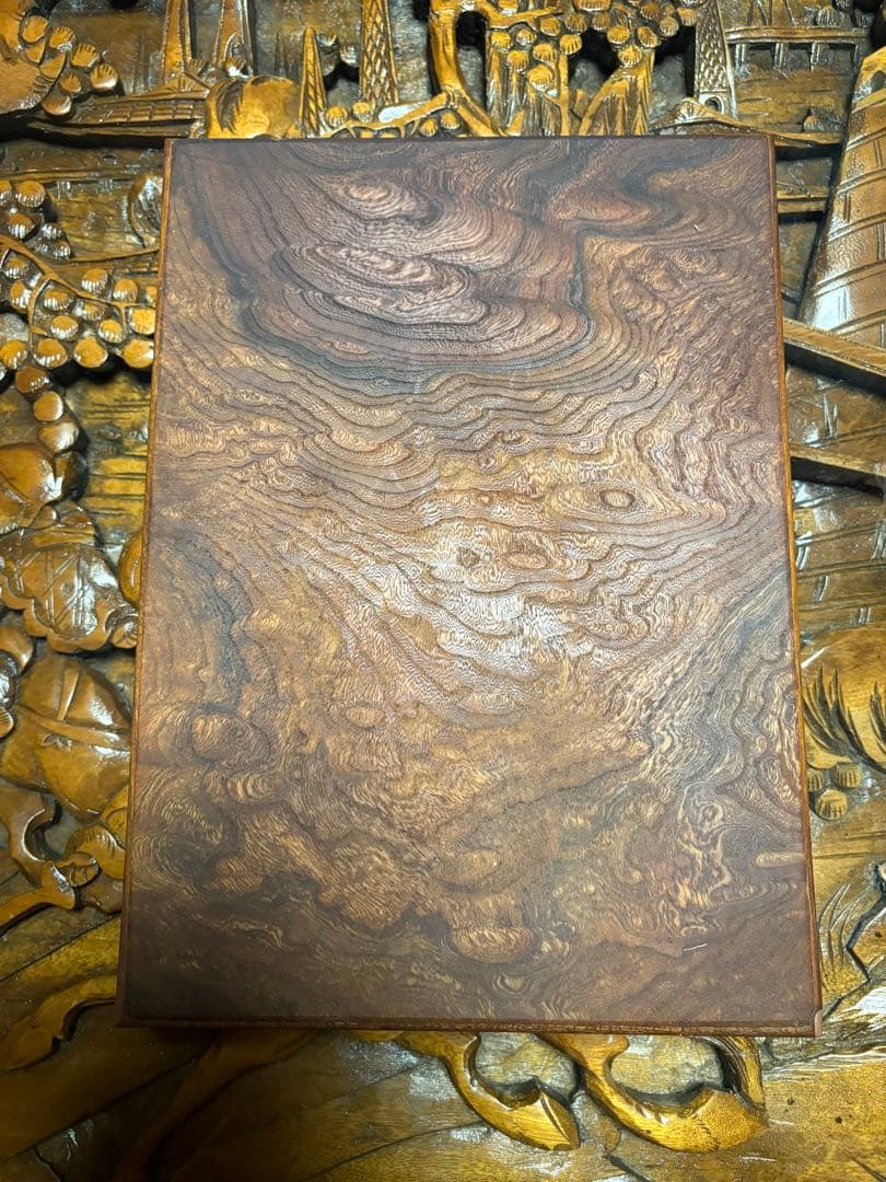 縁起物　木製　特大　カエル彫刻 波状模様　一刀彫　台座あり　箱無　蝦蟇　無事帰る