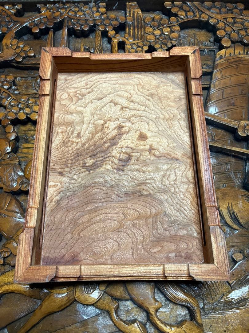 縁起物　木製　特大　カエル彫刻 波状模様　一刀彫　台座あり　箱無　蝦蟇　無事帰る