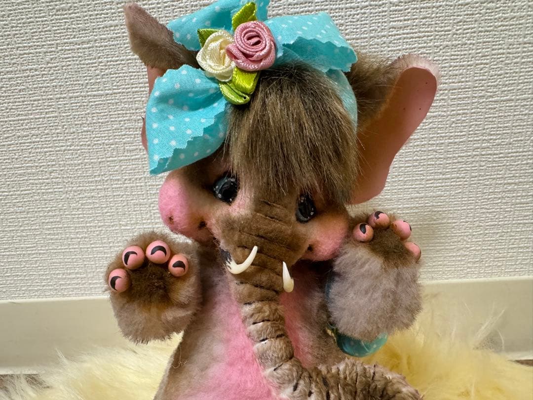 ひ*。様 海外作家様作　アートドール　お洒落をしたゾウ