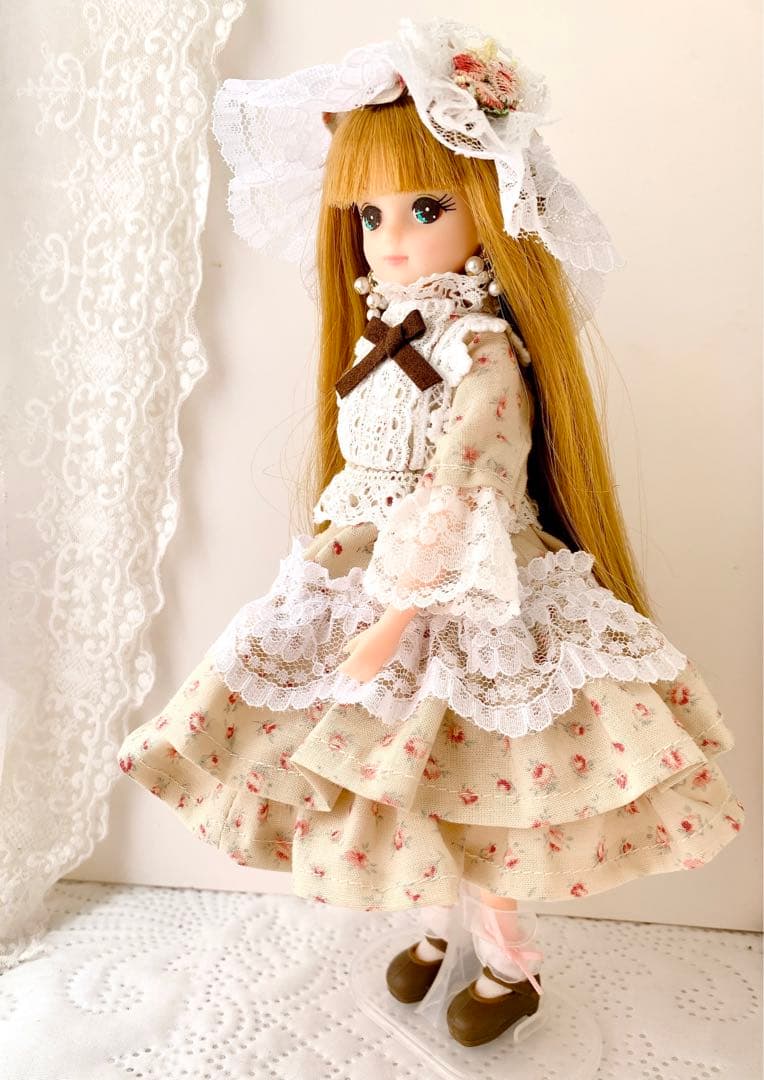 リカちゃんハンドメイド服★レースたっぷり段々ドレス