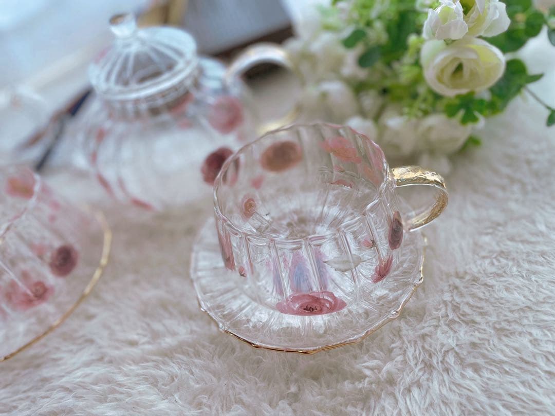 ピンク薔薇のガラス製ティーセット